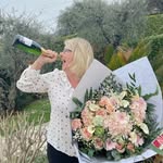 Tina  Holmes - @tinalovespinot - Instagram