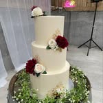 Iona Simpson - @a_piece_of_cake_0 - Instagram