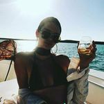 Irís Bennett - @iris.benn - Instagram