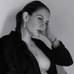 𝐈𝐑𝐈𝐒 𝐋𝐎𝐙𝐀𝐍𝐎 - @irisglozano - Instagram