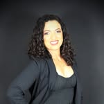 Iris Rezende - Social Media e Gestora GMN - @kadconecta - Instagram