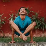 Isaac Briones yoga - @isaacyogi - Instagram