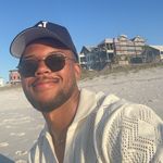 Isaac Flowers - @isaacdflowers - Instagram