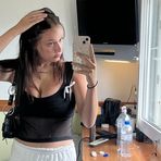 Isabelle Everett - Facebook