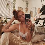 Isabella Rosenberg - @goldenicurus - Instagram