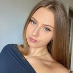 Isabelle Floyd - @_isabellescarlett - Instagram