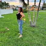 Isela Reyes - @isela.reyes.3726 - Instagram