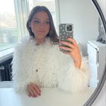 Anja Ísis Brown - @anjaibrown - Instagram
