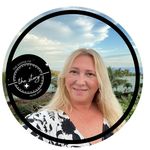 Jackie Small - @thekeeperofthestory - Instagram