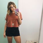 Jaclyn Wall - @inbetween_the_chaos - Instagram