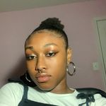 Jada Waters - @eatswithjayyrie - Instagram