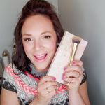 Jamie 🇨🇦 Quick Makeup = More Knitting Time😜 - @glam_glow_withjamie - Instagram