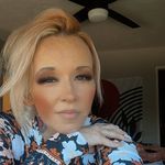 Janelle Behan - @janellethebartender - Instagram