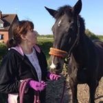 Jane Bowden - @pebblesbowden - Instagram