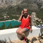 Jane Bray - @ariannawithtgebanna - Instagram