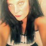 Janine De Vries - @leonnine81 - Instagram
