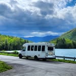 Jason & Amy - @livin_ourbuslife - Instagram