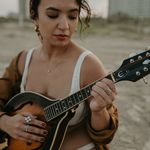 Lizzie Jean Keyes - @lizziequeenofclover - Instagram