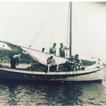 Jenni McLeod - @kookaburra_wooden_boat - Instagram