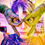 jenny bee - @discodazzlerfries - Instagram