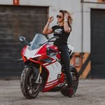 Jess Appleby - @theducatigirl - Instagram