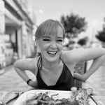 Jessie Hobson - @jessie_is_tired - Instagram