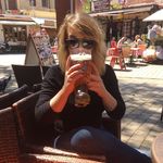 Jill Rayburn - @thetravelingjill - Instagram