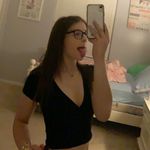 @jilliansteinn - Instagram