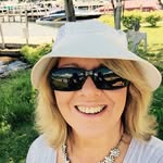 Joan Bayley - @joanieonherphonie - Instagram