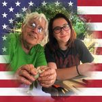 Joan Snook - @mommomsnook - Instagram