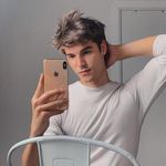 @johnfeolando - Instagram