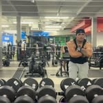 @johnknee.e - Instagram