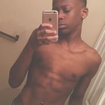 @johnnieblingggg - Instagram