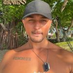 @_johnnott - Instagram