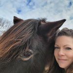 Jolene Quick - @jolened1979 - Instagram