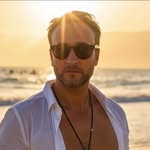 Jonathan Brooks Simpson - @pro_humanitate - Instagram