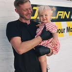 Jonathan Knowles - Facebook