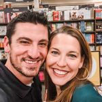 @joni_adams_reads - Instagram