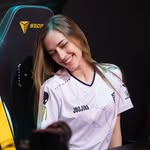Leticia Paiva - @joojinavlr - Instagram