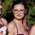 Julia Albert - @julialovesche - Instagram