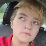Julia Bain - @supersnakey22 - Instagram