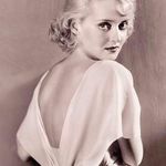 Julia Burrows - @rearwindowshopping - Instagram