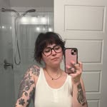 Julia Coffey - @middle_rose - Instagram