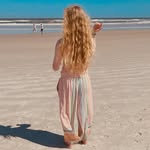 Julia Davis - @juliadavis.5 - Instagram