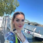 Julia Tess - Facebook
