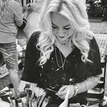 Julia Dill - @julia_dill_artist - Instagram