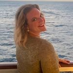Julia Flanagan - @wander.wonder.wildflower - Instagram