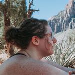 julia holladay - @juliavacation - Instagram