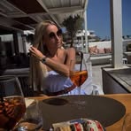 Julia Johns - Facebook