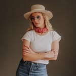 Julia Leon | Singer-Songwriter - @julialeonmusic - Instagram